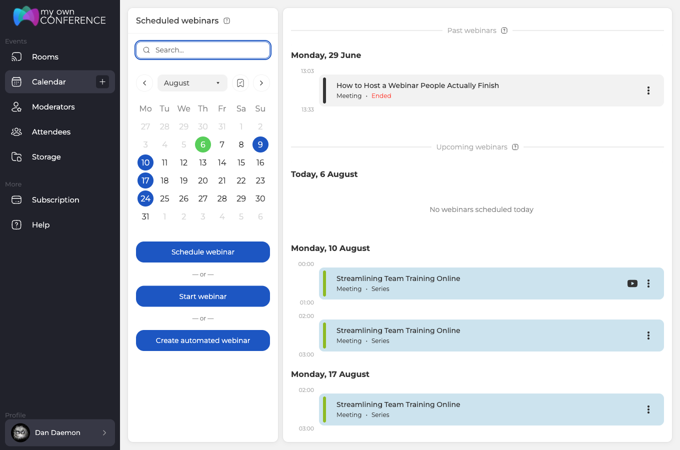 Der Kalender mit vergangenen und bevorstehenden Webinaren neben dem Monatsraster und seinen drei Buttons