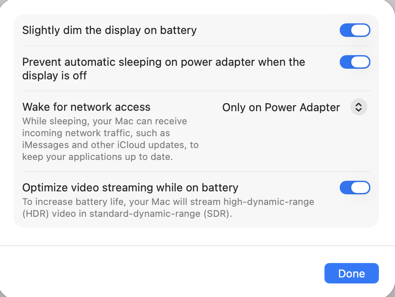 La hoja de opciones de la batería en macOS, donde Optimize vídeo streaming while on battery se describe como reproducir vídeo HDR en SDR