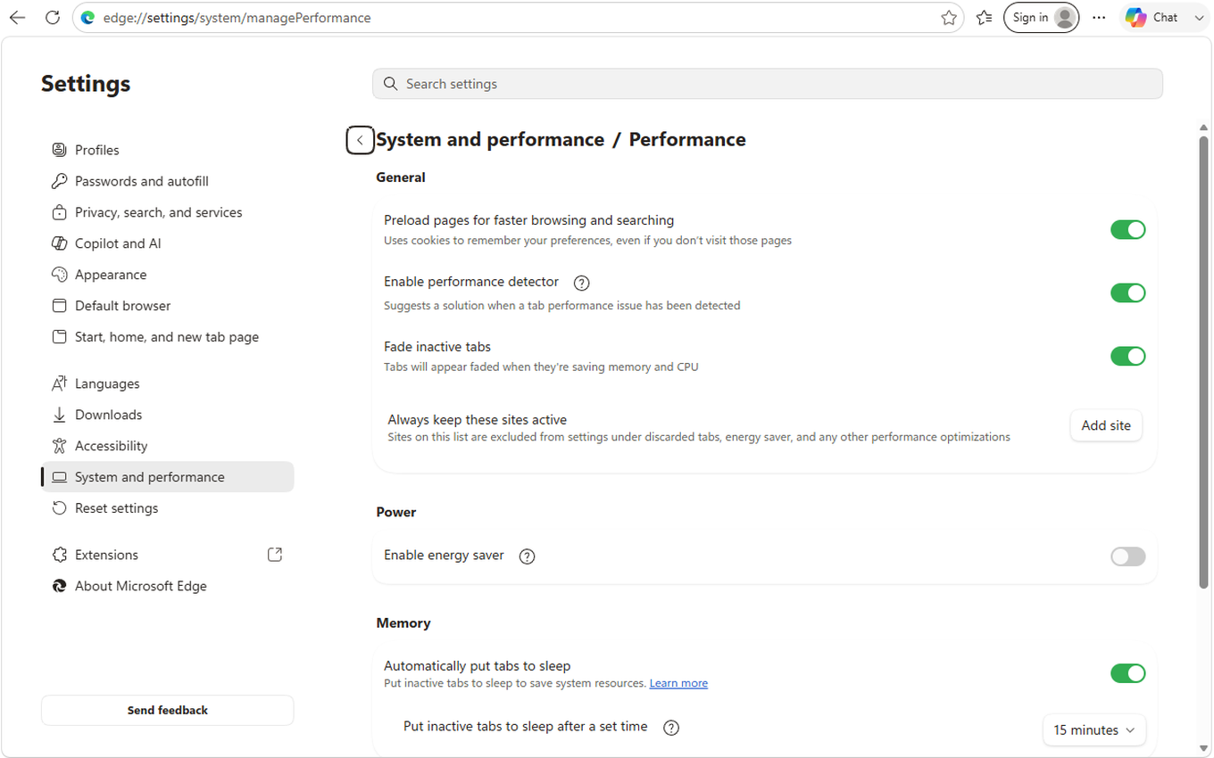 La página Performance de Edge, con Always keep these sites active y su botón Add site, y la sección Memory debajo