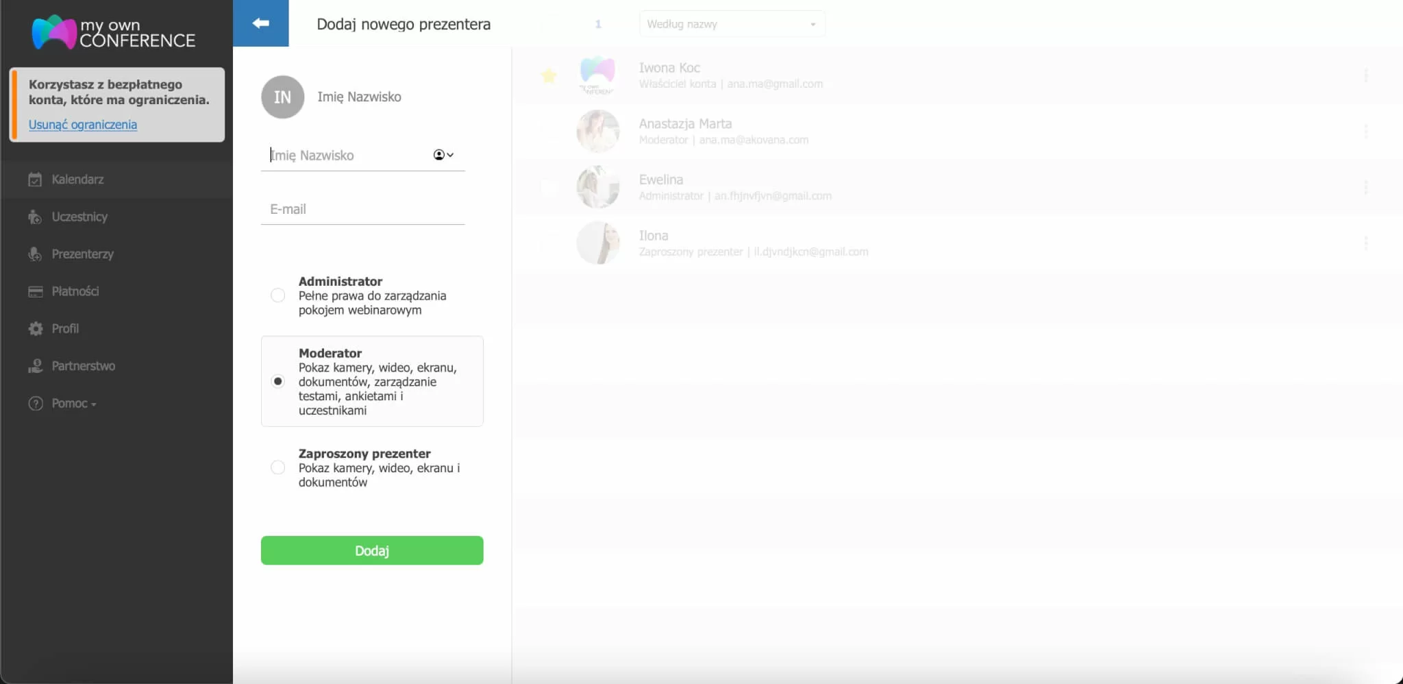 Współpraca moderatorów i prowadzących podczas transmisji na żywo