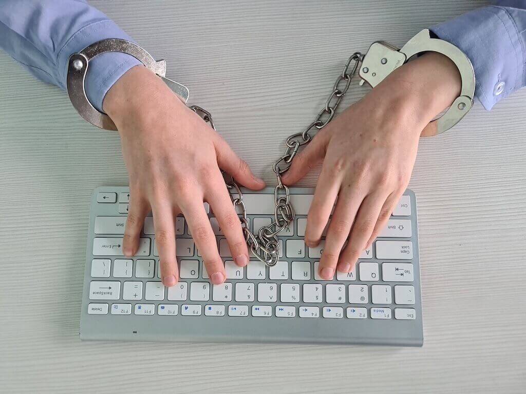 Online learning and ethical issues